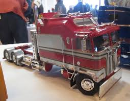 Bj And The Bear Truck Model Kit Kw Truck With All The Toys Vrachtwagens Bouw Model