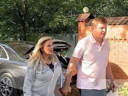 Известную отечественную телевизионную ведущую анну семенович и дмитрия губерниева получилось заснять за поцелуем. Guberniev O Pocelue S Semenovich Ekspress Gazeta