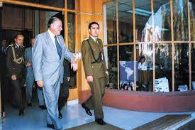 Mario guillermo desbordes jiménez (los andes, 15 de octubre de 1968) es un abogado, político y ex carabinero chileno, militante de renovación nacional (rn), partido del cual fue secretario general entre diciembre de 2010 y marzo de 2018, cuando pasó. Mario Desbordes El Excarabinero Que Busca La Reeleccion En Rn Diario Financiero