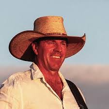 Martin Oakes's Instagram, Twitter & Facebook