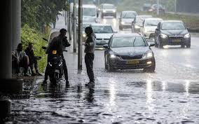 Hierdoor is kans op wateroverlast en geldt in limburg code oranje. Y Eqxp1xtwz4am