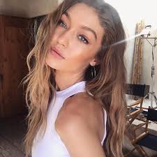 Money piece highlights, shadow roots if we're talking about hairstyle trends, nothing is ever really out. Best Hair Color Trend Predictions 2017 Teen Vogue