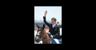 Après 5 années de retraite le beau et formidable callius nous a quitté. Photos Guillaume Canet Et Charlotte Casiraghi De Leur Amour Du Cheval Est Nee Une Grande Complicite Premiere Fr