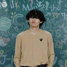 Schau dir unsere auswahl an bts spotify an, um die tollsten einzigartigen oder. Andrea S Bts On Twitter Bts X Spotify V 10 Bts ë°©íƒ„ì†Œë…„ë‹¨ Bts Twt Kim Taehyung Taehyung V Gif