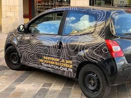 Comment transformer une voiture essence en un véhicule hybride à énergie solaire ? Il Sera Bientot Legal De Convertir Sa Voiture En Electrique Challenges