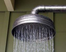 Bathing In An Outdoor Shower Is At Once Luxurious And Primitive Here Are Two Rustic Outdoor Shower Options Outdoor Shower Fixtures Outdoor Shower Shower Heads