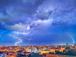 صورة البرق ليلة أمس بمدينة مستغانم أستيدية سبحان الذي يسبح الرعد بحمده و الملائكة من خيفته Clouds Outdoor