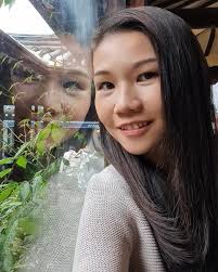 有了两个小的，几乎每天都是忙进忙出。曾经试过忘了载Olivia去保姆家，差点就要带她去上班了