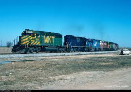 Mkt 630 Missouri Kansas Texas Railroad Katy Emd Sd40 2 At Denison Texas By David Hawkins Train Photography Train Tracks Missouri