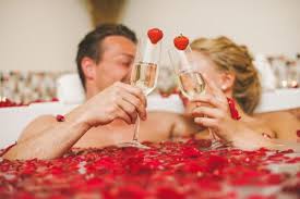 Romantisches Date So Planen Sie Ihr Traum Date Im Badezimmer
