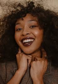 Eleanor Ely's Instagram, Twitter & Facebook