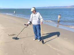 A saltwater beach contains high level of mineralization and most detectors would not work well under those conditions. Coastal Metal Man Uses A Detector To Mine The Beach For Lost Treasures When He Isn T Fishing Oregonlive Com