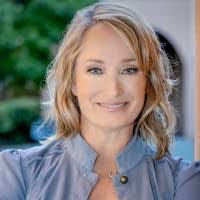 Azin Alavi's Instagram, Twitter & Facebook