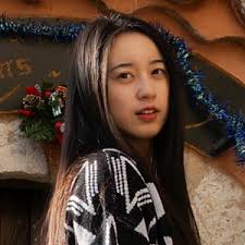 The long angled bob with bangs is perfect for women with fine and straight hair. Peipei Chen Ceads