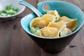 La Meilleure Recette De Soupe Won Ton Aux Crevettes Recipe In 2020 Recipes Easy Delicious Recipes Wonton Soup