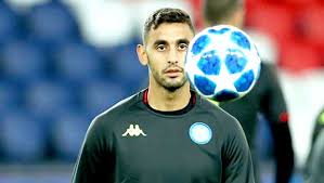 Terme persan signifiant « jeune », « servant » ou « esclave » ) était un esclave militaire. Equipe D Algerie Ghoulam Met Deja Rui Sous Pression