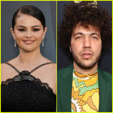 Selena Gomez Spotted Wearing a Ring