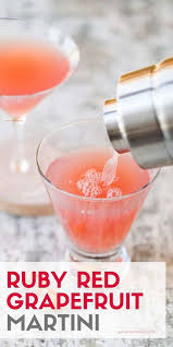 Ruby Red Grapefruit Martini Made With Gin Or Vodka Garnish With Lemon Grapefruitcocktail In 2020 Fruchtige Drinks Martini Rezept Gin Fizz Rezept