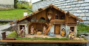 alpenlandische weihnachtskrippe modell assisi nuss zu besichtigen in alfredos krippenaus krippe weihnachten holz weihnachtskrippe selber bauen weihnachtskrippe