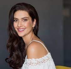 En son bergüzar korel haberleri meslektaşı halit ergenç ile evli olan oyuncu bergüzar korel, üçüncü kez anne olmaya hazırlanıyor. Berguzar Korel Hairstyle Hub Beauty Full Girl Turkish Beauty