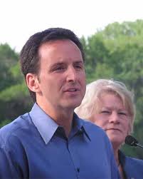 Pawlenty leads fundraising race for governor
