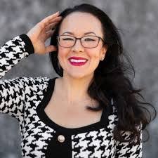 Kim Litton's Instagram, Twitter & Facebook