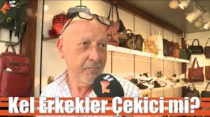 Kel bir erkek, saçlarındaki eksikliği dengelemek için kaba sakal modellerini tercih edebilir. Kel Erkekler Cekici Mi Youtube