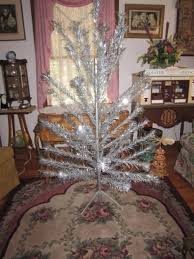 Vintage christmas decorations 1940's style hair. Vintage Christmas Decorations