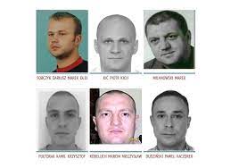 W zamian oskarżonym prawomocnymi wyrokami anulowano listy gończe bądź odraczano terminy odbycia kary pozbawienia wolności. Listy Goncze Za Przestepcami Jednego Z Nich Policjanci Z Czestochowy Dorwali W Lazience
