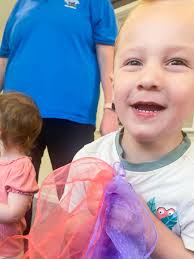 📍Hilton White House Nursery Hilton Toddlers have really enjoyed joining in  with dancing and "Squiggle While You Wiggle" as part of their daily  routine! 🕺🌈 Not only are these activities lots of
