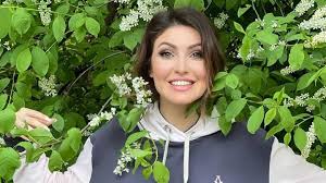 Российская актриса анастасия макеева вышла замуж за романа малькова. Anastasiya Makeeva Sygraet Svadbu Na Beregu Chernogo Morya