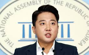 ì´ì¤€ì„ ë‹¹ ìµœê³ ìœ„ì›ì§ ë°•íƒˆì— ë°˜ë°œ ë¶€ë„ëŸ¬ìš´ ì¤„ ì•Œì•„ì•¼ì§€ ì‹œì‚¬ìœ„í¬