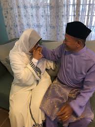 Hari raya puasa is the celebration at the end of the ramadan month of fasting. Zuraida Kamaruddin Ø¯Ø± ØªÙˆÛŒÛŒØªØ± Tradisi Salam Bermaafan Di Pagi 1 Syawal Bersama Ahli Keluarga Semoga Kita Semua Sentiasa Bergembira Dan Bermaafan Di Bulan Yang Mulia Ini Eidmubarak Https T Co U36qyenl0j