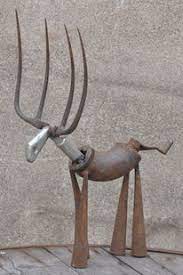 Eine skulptur aus altmetall hergestellt. 90 Schrott Skulptur Bilder Und Ideen Auf Kunstnet