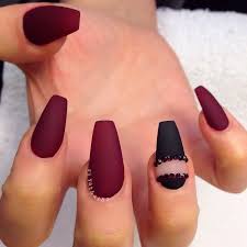 Black Acrylic Nails With Glitter On Ring Finger I Don T Really Like The Black Maybe All Black With Those Studs On Ring Finger Matte Nails Design Maroon Nails Burgundy Nails
