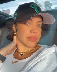 Vicki Vick's Instagram, Twitter & Facebook