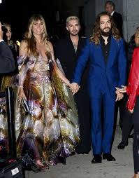 2020 · bill kaulitz · kaulitz twins · out and about · report · tom kaulitz tom kaulitz and heidi klum willing to get a villa in capri. Heidi Klum Radieuse Et Amoureuse Aux Cotes Des Tokio Hotel Elle