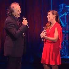 Aquellas pequeñas cosas (Soledad y Serrat) | #TBT 🎶 En estos días en los que volvemos a descubrir el valor de las pequeñas cosas, me vino a mente este momento mágico junto