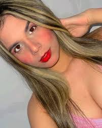 Anais Diaz's Instagram, Twitter & Facebook