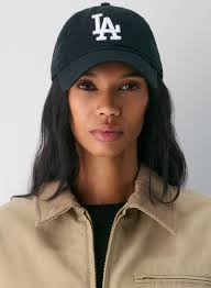 Hats for Women | Shop Baseball Caps & Beanies | Aritzia CA