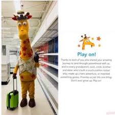 En parallèle toys r us est engagé dans le développement durable. 43 Toys R Us Ideas Toys R Us Toys Toys R Us Kids