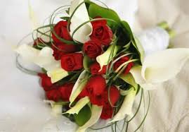 Wedding bouquets red roses and white lilies. Summer Wedding Bouquet With Lily Red And White Google Search Hochzeitsblumen Rot Blumenstrauss Hochzeit Hochzeitsgestecke