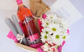 Victoria S Little Secrets Eine Kiste Home Sweet Home Diy Einweihungsparty Geschenke Geschenke Zur Einweihung Geschenke