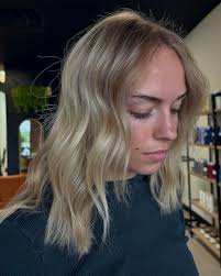 Loving all my summer blondes lately 🤭🤭 #redkenshades #wellablondor #k18  #behindthechair #livedinhaircolor #toledohair #toledohairstylist