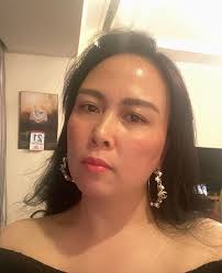 Phượng Chanel mê hoa tai ngọc trai