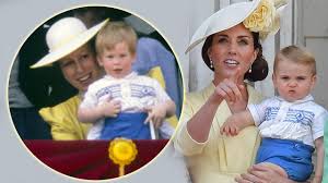 Taken earlier this week by the duchess before he left for his first day of nursery, the duke and duchess are pleased to share a new image of prince louis. Prinz Louis Dieses Susse Outfit Trug Schon Sein Onkel Harry Royals Bild De