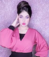 pin by kristina 345 gmail com on انمي كيوت حلوين girl hiding face girl photography poses selfie poses instagram