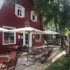 Das gebäude stammt aus dem spätmittelalter und ist im laufe der jahrhunderte durch weitere gebäudeteile erweitert worden. Das Rote Haus Vitte Restaurant Reviews Photos Phone Number Tripadvisor