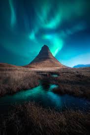 Northern lights over Kirkjufell, Iceland [OC] [5304x7952] : rEarthPorn