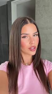 Leah Strauss's Instagram, Twitter & Facebook